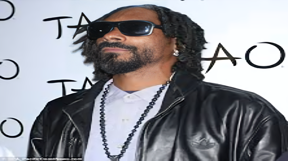 Is snoop dog gay?